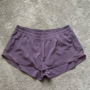 Lululemon Hotty Hot Low-Rise Short 2.5”